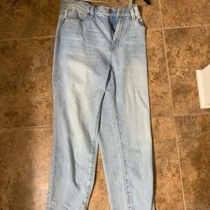 Urban Outfitters light wash BDG mom jean